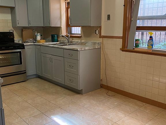 4th image of 4656 Washington St
