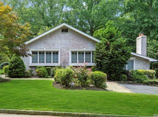 39 E Neck Rd, Huntington, NY 11743