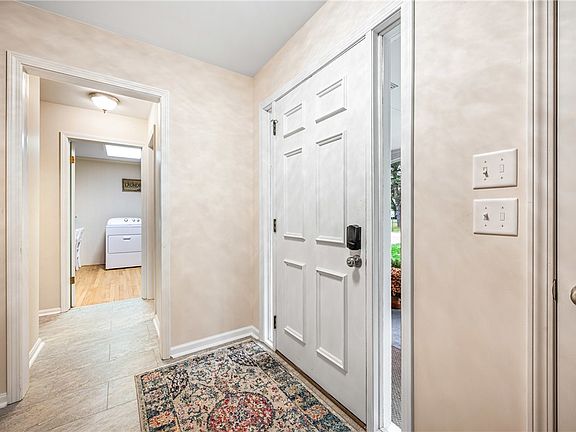3rd image of 238 Meadowbrook Dr