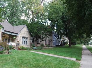 328 Windsor Dr, Waukesha, WI 53186