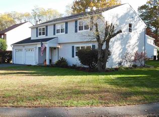 11 Hancock Dr, Glenmont, NY 12077