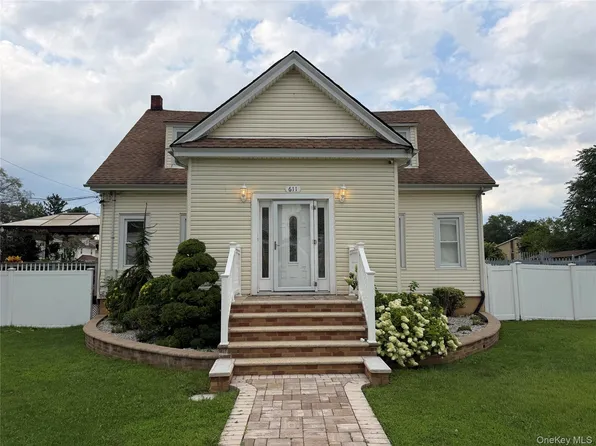 611 Park Avenue, Uniondale, NY 11553
