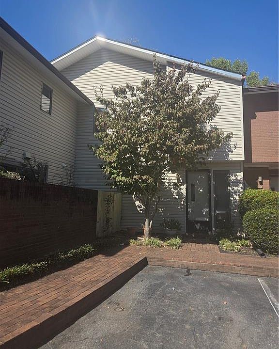 1st image of 203 Forest View Ct