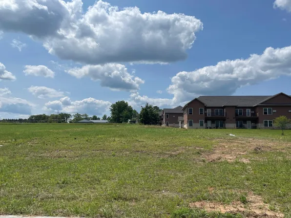 1900 Southland Ln, New London, WI 54961