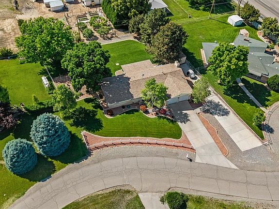 5th image of 553 Greenwood Drive