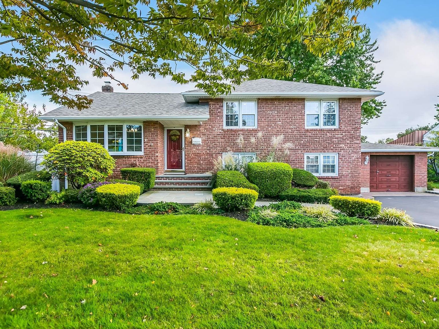 4 Meadow Wood Lane, Farmingdale, NY 11735 Zillow