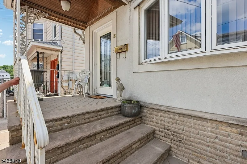 2 bed, 2.5 bath, 1500 sqft, $3,300 — Photo 3