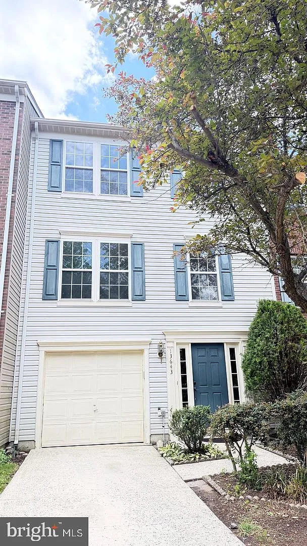 3 bed, 2.5 bath, 1628 sqft, $3,200 — Photo 1