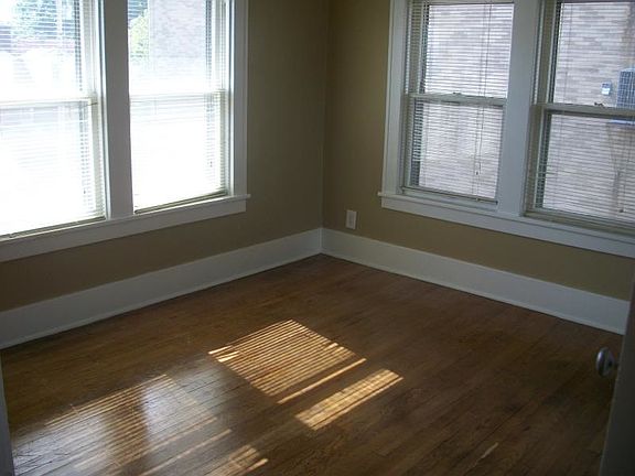 4th image of 4807 1/2 Chicago St