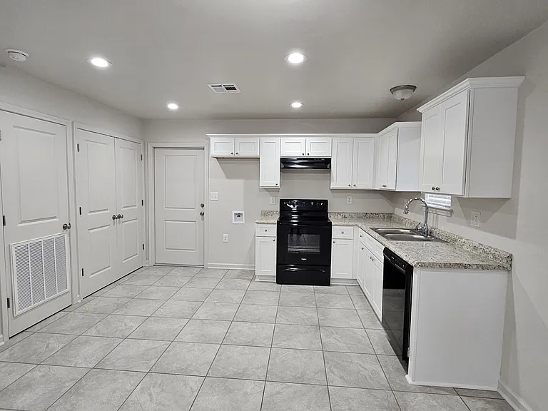 1658 Acadian Dr — Photo 5