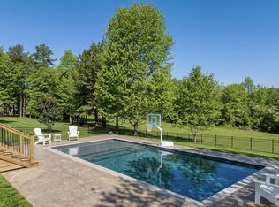 524 Country Club Dr, Dickson, TN 37055
