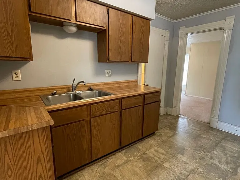 727 Congress St — Photo 17