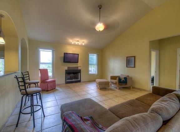 4th image of 104 Jardin Trl