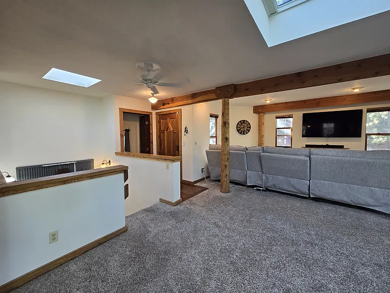 1060 Kings Crown Rd — Photo 6
