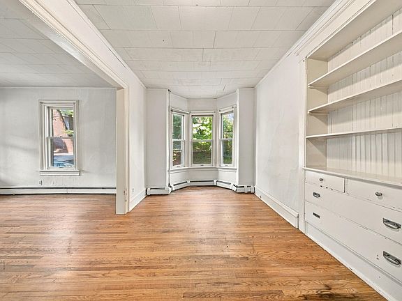 5th image of 696 5th St E