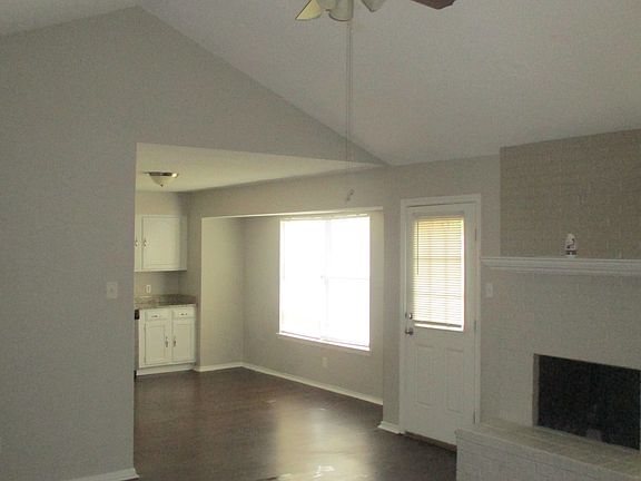 4th image of 208 Cambridge Dr