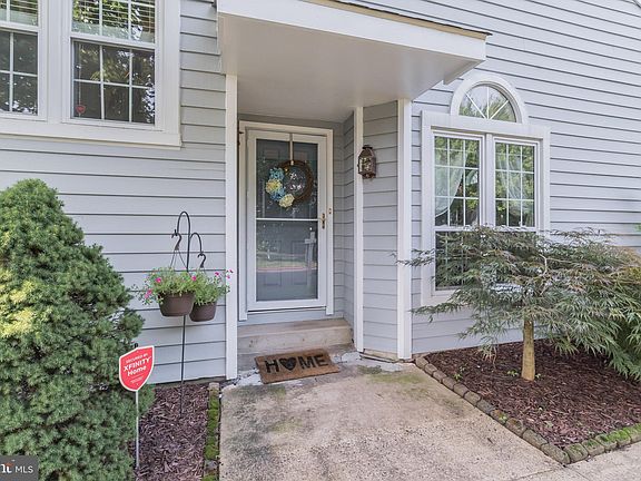 2nd image of 674 Danbury Ct
