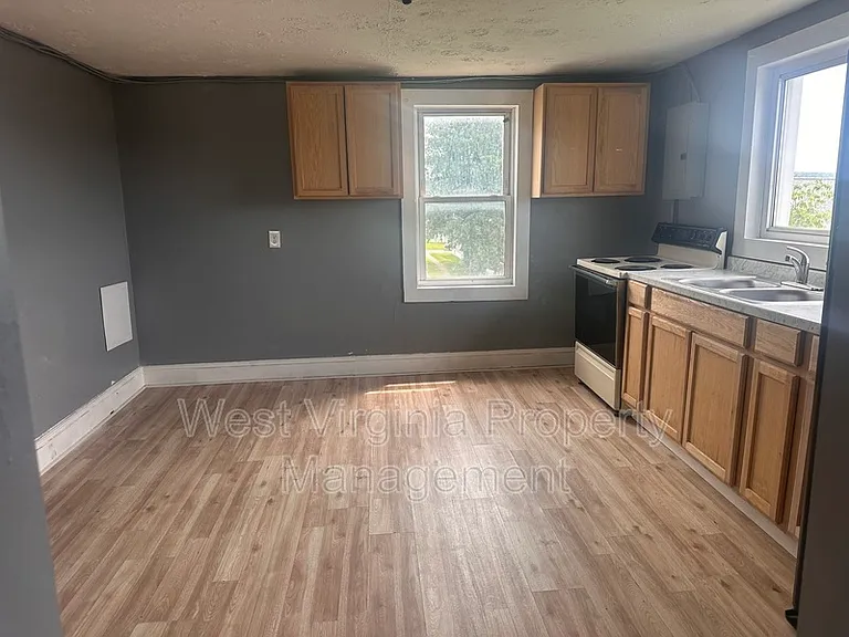 304 N 3rd St #UPPER — Photo 8