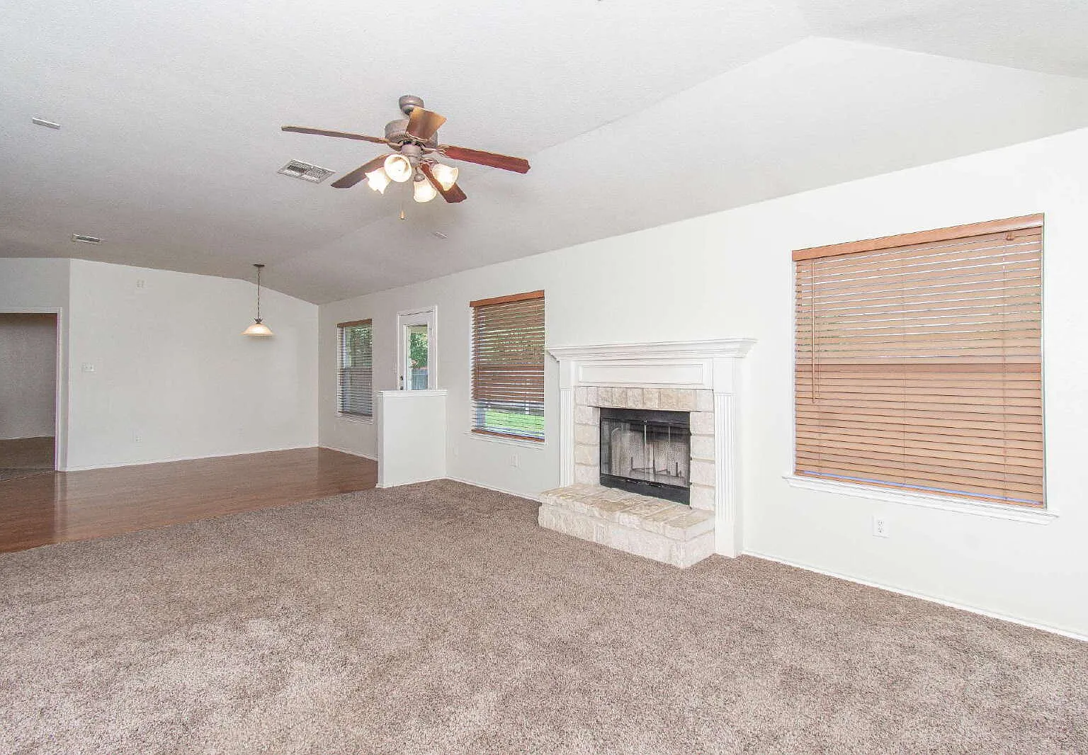 4 bed, 2.0 bath, 2326 sqft, $1,775 — Photo 4