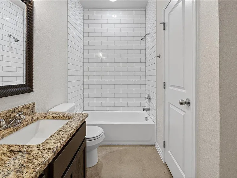 412 W Avenue C — Photo 32