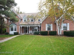 30 Stirrup Cup Ct, St Charles, IL 60174