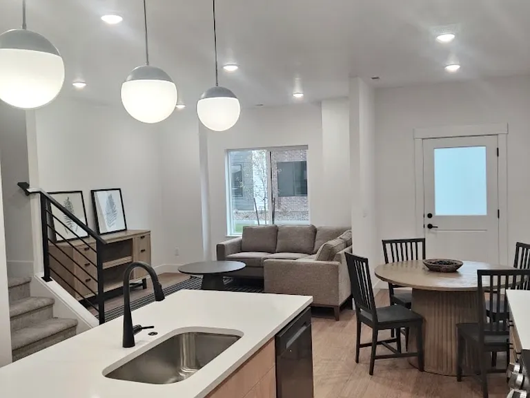 1668 Weatherwood Dr — Photo 3