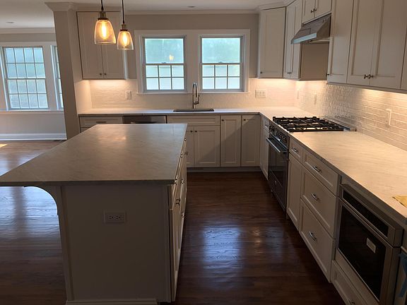 Kitchen with new Carerra marble island, classic design cabin