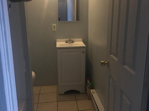 upstair bathroom 