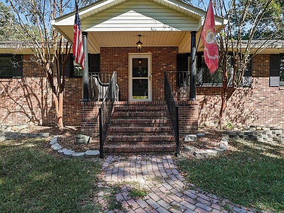 3rd image of 305 Stewart Rd