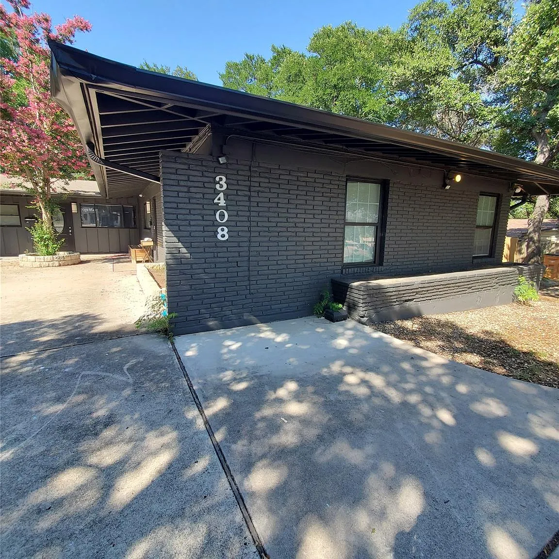1 bed, 1.0 bath, 2702 sqft, $1,200 — Photo 1
