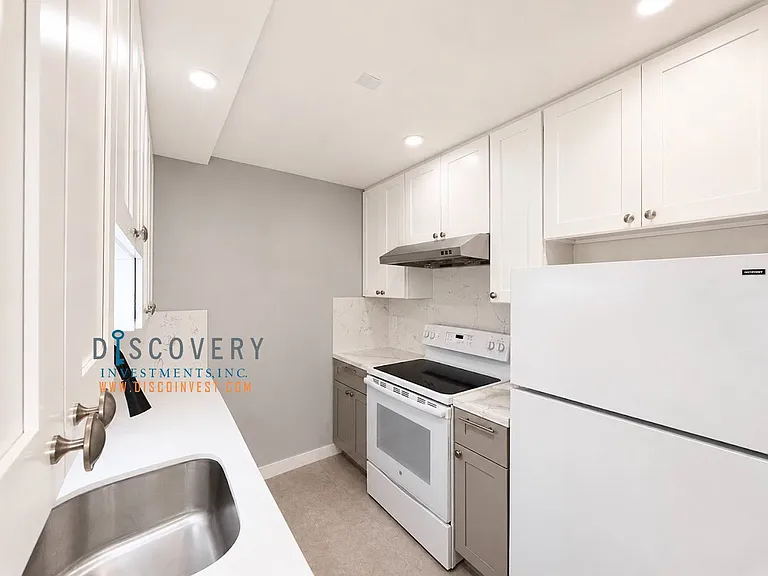 Bancroft Ave. 562 — Photo 11