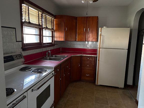 3rd image of 502 N Duke St