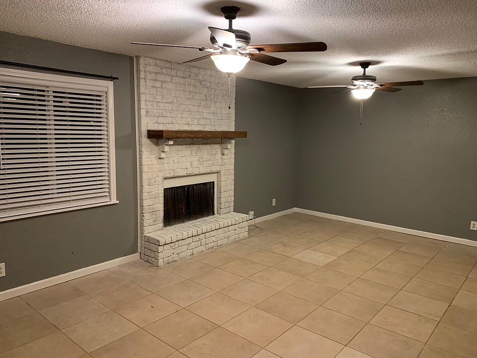 1st image of 220 Parkside Dr