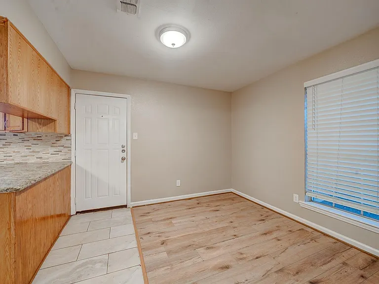 6331 Oaknut Dr — Photo 6