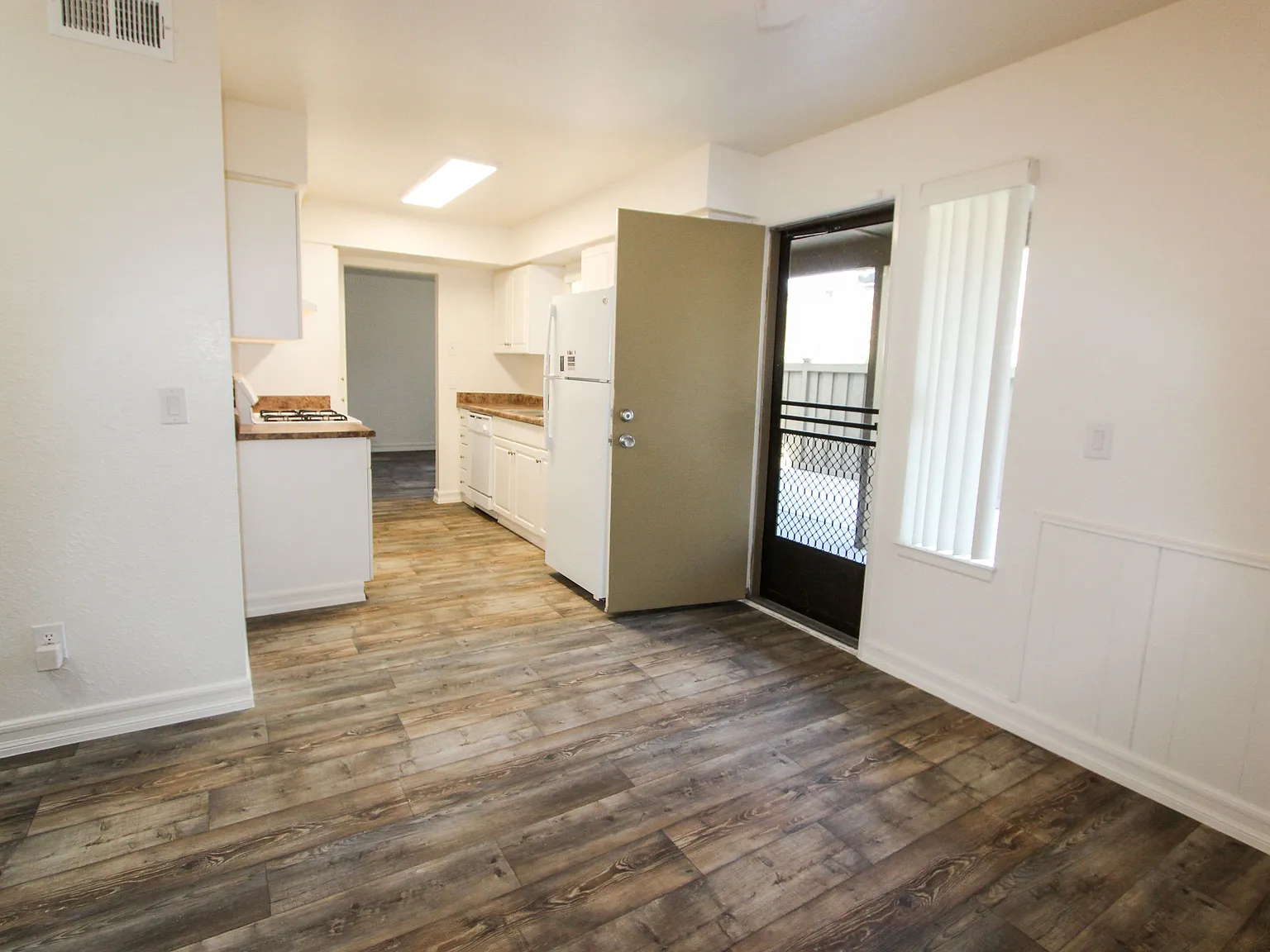 Home Terrace - Military Housing — Photo 4