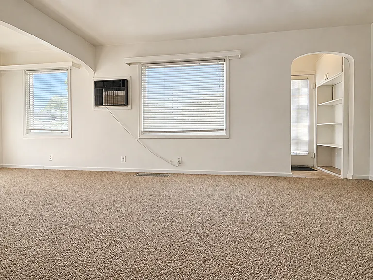 1037 E Lander St #UPPER — Photo 9