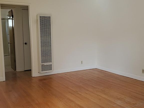5th image of 431 S 11th St APT 3