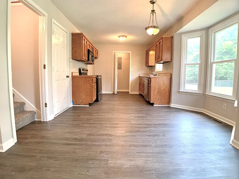 315 Harold Dr — Photo 6