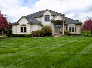 18950 Ashford Ln, Brookfield, WI 53045