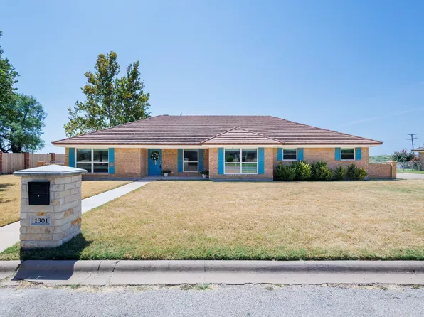 1301 Hillcrest St, Coleman, TX 76834