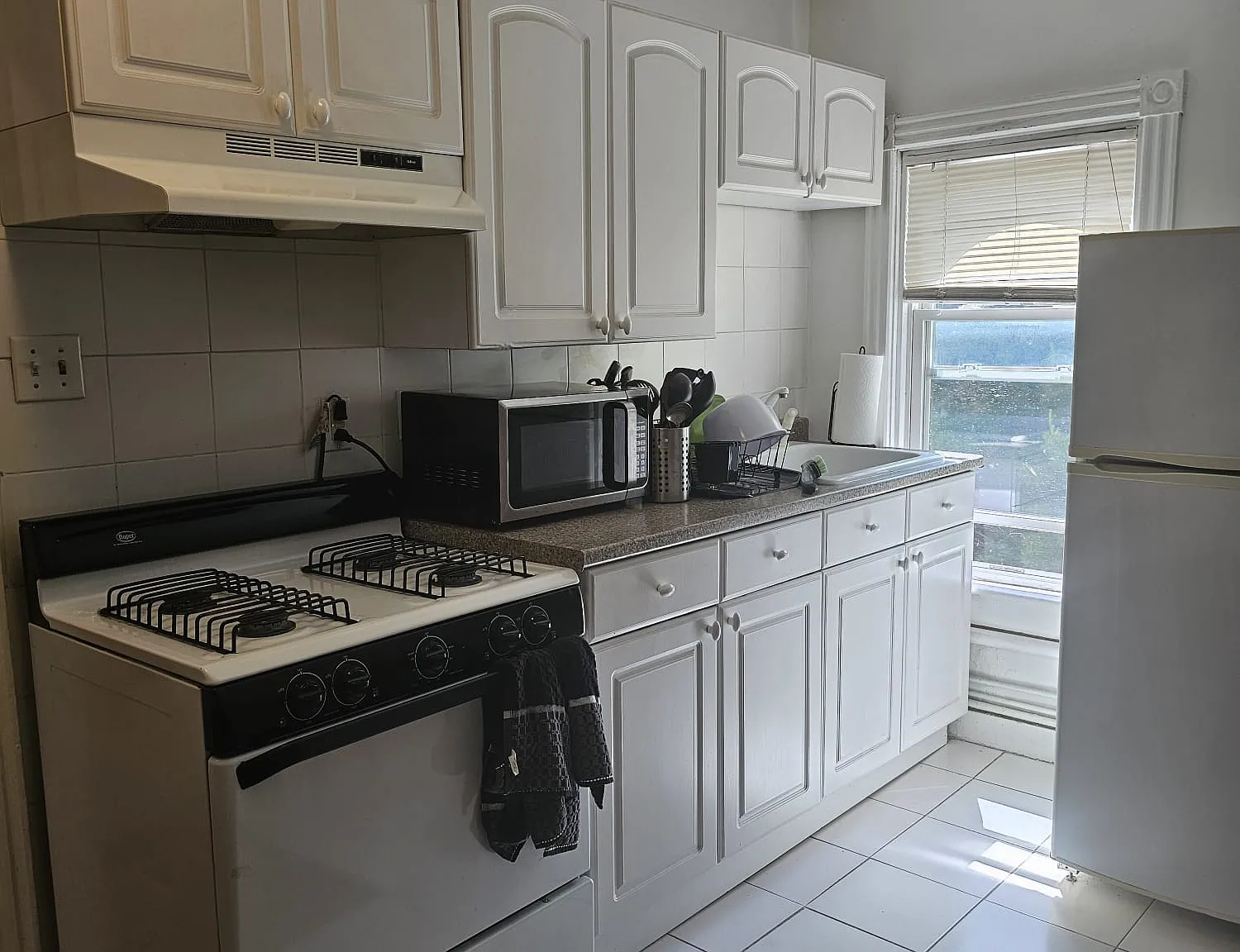 2 bed, 925 sqft, $2,200 — Photo 3
