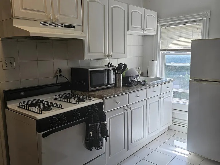 242 Valley St #3 — Photo 3