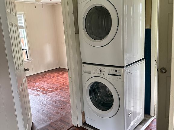 4th image of 406 N Hughes St