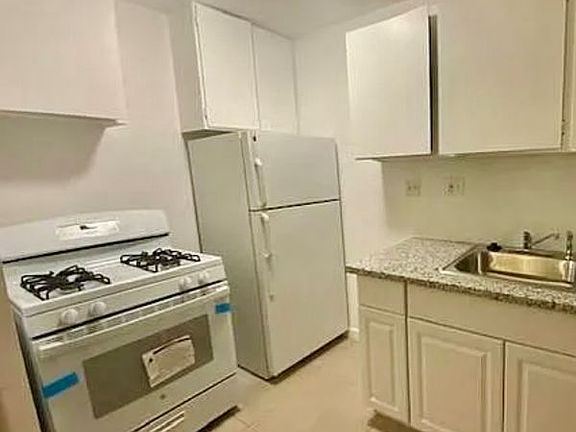 3rd image of 2701 Ivy Dr #H