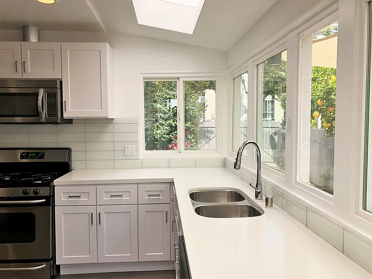 8538 W Knoll Dr — Photo 9