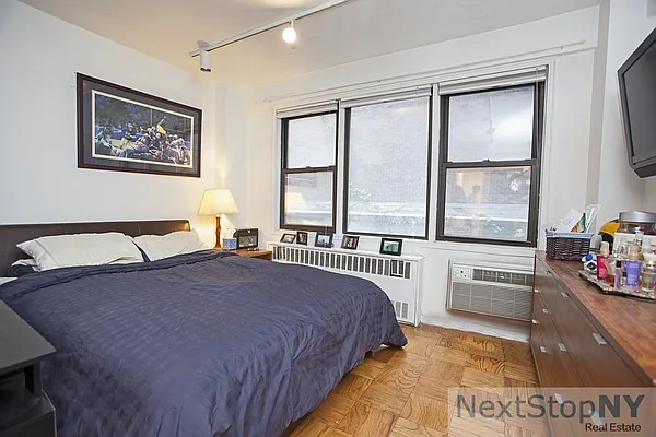 Sold by NextStopNY | media 10