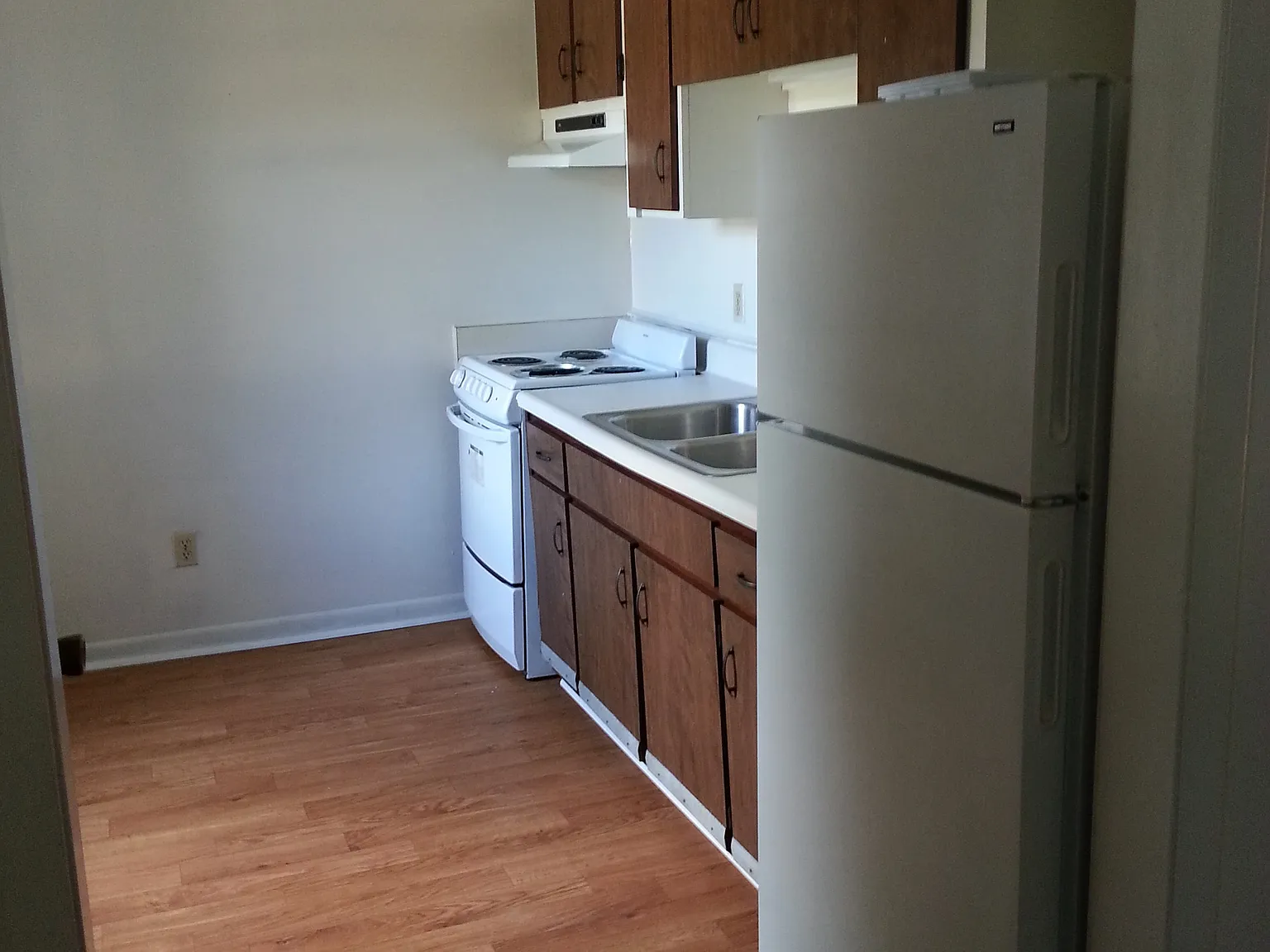 2 bed, 1.5 bath, 1000 sqft, $950 — Photo 1