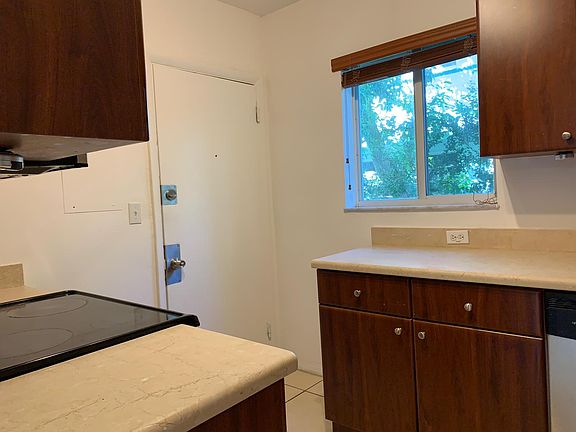 2nd image of 2825 Sheridan Ave APT 6