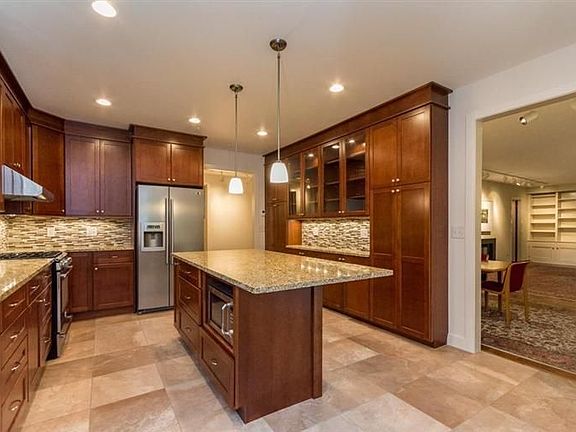 2nd image of 471 Barton North Dr