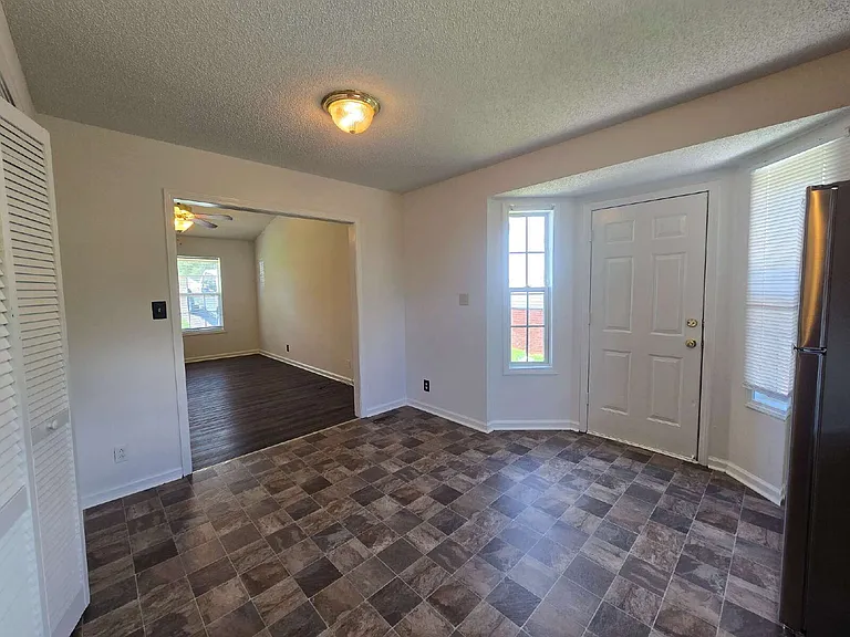2408 N Ford St — Photo 7
